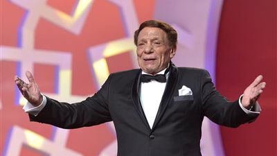في عيد ميلاده.. عادل إمام يتصدر المشهد بفيلم وثائقي جديد