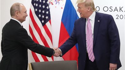 متحدث الكرملين: استعدادات جارية لعقد محادثة هاتفية بين بوتين وترامب