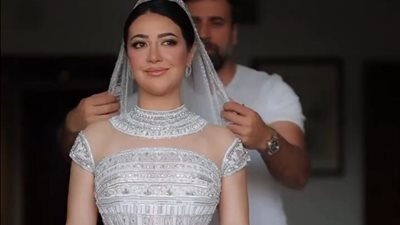 عروس ترتدي فستان زفاف فرعوني.. فما علاقة ليلى زاهر؟ (فيديو)