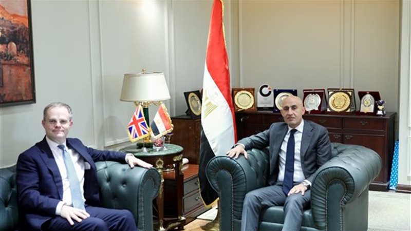 وزير التعليم والسفير