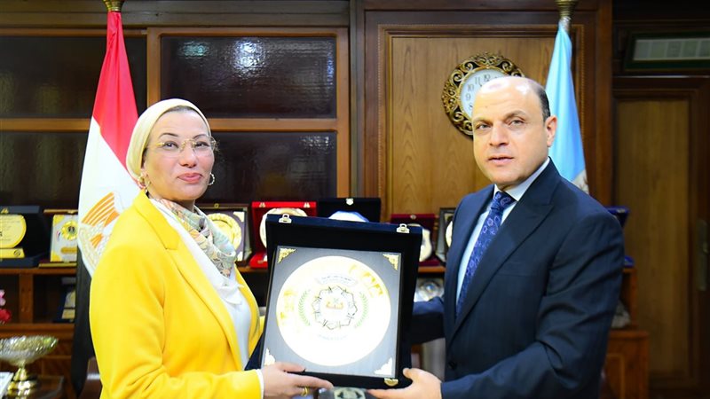 محافظ كفرالشيخ ووزيرة