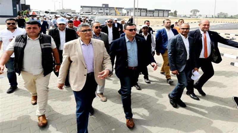 وزير الإسكان ومحافظ