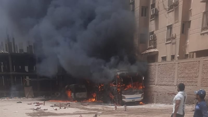 حريق داخل جراج سيارات