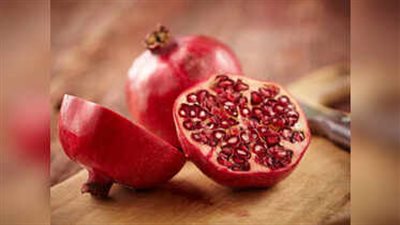 ماذا يحدث لجسمك عند تناول الرمان يوميًا على الإفطار؟