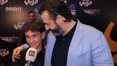  نجل كريم عبد العزيز يتحدث دخوله مجال الفن: والدي يشجعني جدًا 