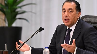 رئيس الوزراء: ضرورة مواصلة تحسين أداء الشركات القابضة التابعة لقطاع الأعمال العام