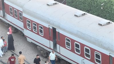 نجاة ركاب قطار في كفر الشيخ بعد خروجه عن القضبان داخل محطة فوه (صور)