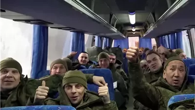 الرئيس الأوكراني: تم استعادت 390 شخصاً في تبادل للأسرى مع روسيا