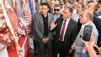 محافظ الشرقية يفتتح معرضا لبيع السلع الغذائية بأسعار مخفضة