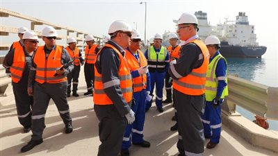 لتأمين إمدادات الغاز خلال الصيف.. وزير البترول يتفقد البنية التحتية بالسخنة
