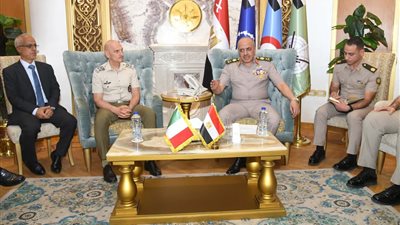 رئيس الأركان يلتقي نظيره الإيطالي لبحث التعاون العسكري المشترك