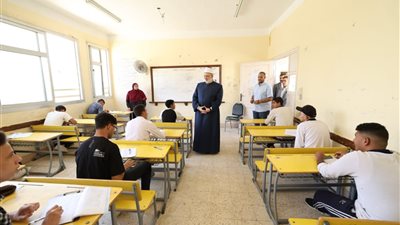وكيل الأزهر يتفقد أولى لجان الثانوية ويوجه بتهيئة الأجواء للطلاب