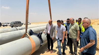 وزير الإسكان يتابع مشروعات المرافق والطرق بالقاهرة الجديدة