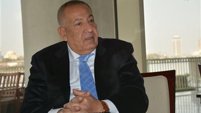 كامل أبو علي يتراجع عن استقالته من رئاسة النادي المصري