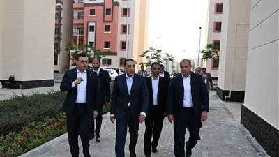 مدبولي يتفقد مشروعات الإسكان بحدائق العاصمة: الرئيس يتابع التنفيذ بنفسه