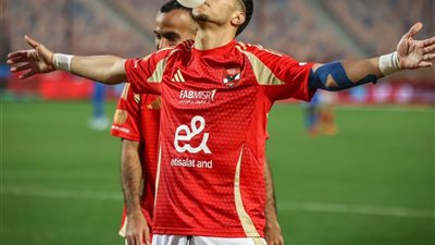 إمام عاشور: لا أفكر في الرحيل من الأهلي وعقدي يمتد لموسمين