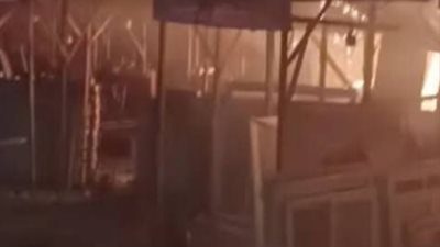 بعد الدفع بـ 15 سيارة إطفاء و4 خزانات .. إخماد حريق سوق السيراميك بمؤسسة الزكاة