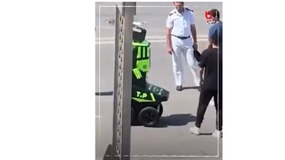 روبوت مرور في شوارع مصر.. ينظم الحركة ويرصد المخالفات أسرع من الرادار (فيديو)