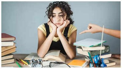 طرق تساعد طفلك على التفوق في الامتحانات.. نصائح مذهلة للآباء