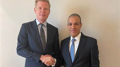 تفاصيل  لقاء وزير الخارجية بالمبعوث الأممي لليمن في عمان