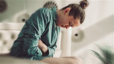 لماذا يسبب التوتر آلامًا في المعدة؟ إليك طرق العلاج 