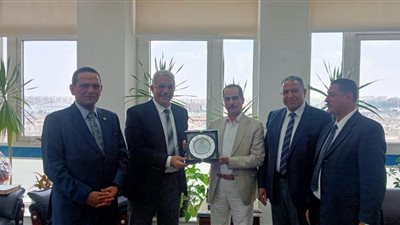 الأزهر يثمّن دعم المالية للتعليم العالي ويكرم قيادات الوزارة