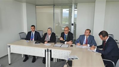 وزير العمل يبحث في جنيف تعزيز الحوار الاجتماعي والحريات النقابية