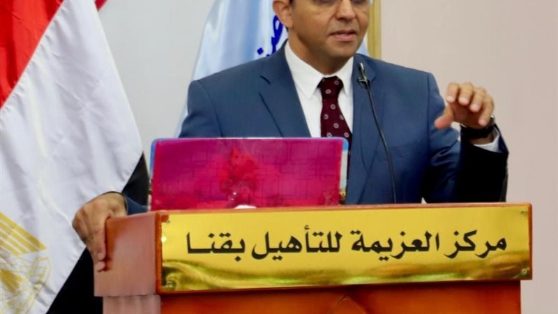 محافظ قنا