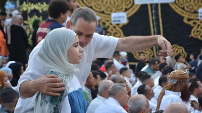 صور.. آلاف المصريين يؤدون صلاة العيد في مصطفى محمود بالمهندسين 