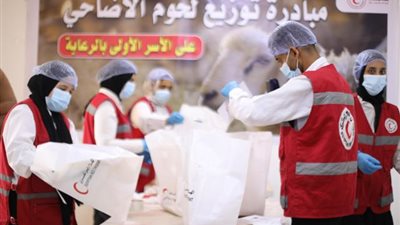 الهلال الأحمر المصري يوزع أضاحي العيد على الأسر الأولى بالرعاية