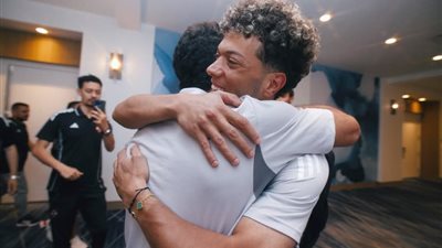 بالأحضان.. الظهور الأول لـ زيزو في معسكر الأهلي واستقبال حافل باللاعب