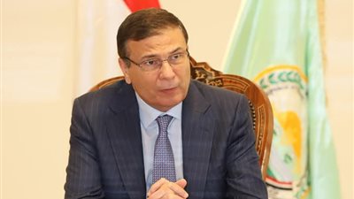 وزير الزراعة يطمئن على حالة مسئول حماية الأراضي بسوهاج بعد الاعتداء عليه
