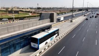 الجيزة: غلق كلي بطريق الواحات لتركيب كمرة معدنية ضمن أعمال الأتوبيس الترددي