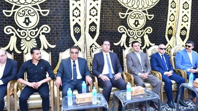 محافظ الدقهلية يقدم واجب العزاء في السائق البطل خالد عبد العال 
