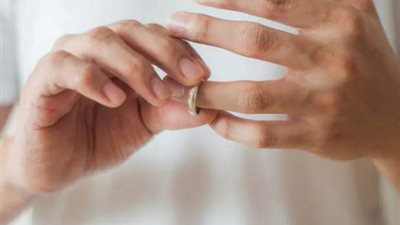 سيدة تطلب خلع زوجها أمام محكمة الأسرة: كسرني بسبب طبق فول (تفاصيل)