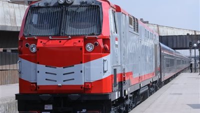 بسبب غرامة مالية.. هيئة السكك الحديدية توضح تفاصيل واقعة خلع لمبة القطار الروسي