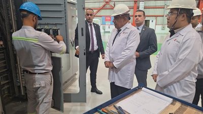 وزير الكهرباء يتفقد 