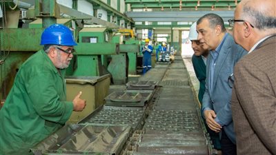  وزير الدولة للإنتاج الحربي يتابع مراحل التصنيع بشركة حلوان للصناعات الهندسية 