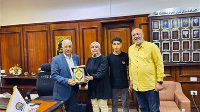 حزب الريادة يُكرم اللواء حسام حمودة بعد مسيرة عطاء في قنا