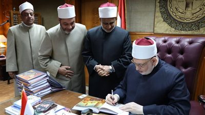 وكيل الأزهر يعتمد نتائج الدور الأول للشهادتين الابتدائية والإعدادية