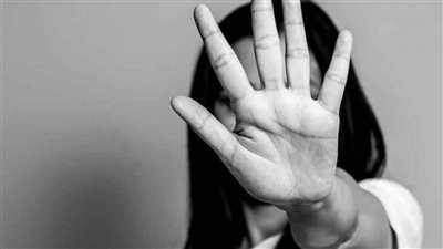 شاب يعتدي على فتاة وأسرتها في المرج بعد التحرش بها.. والنيابة تحقق