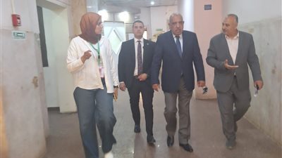 جولة مفاجئة لوزير الكهرباء داخل مستشفى ألماظة لمتابعة الخدمات