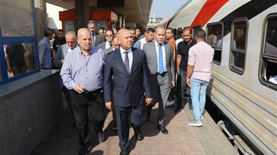للمرة الثانية خلال 4 أيام.. الفريق كامل الوزير يتفقد محطة سكك حديد مصر برمسيس
