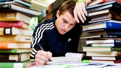 إزاي تخلصي من التوتر قبل امتحانات الثانوية العامة؟.. نصائح مهمة للأمهات