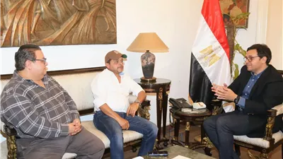 وزير الثقافة يبحث مع محمد هنيدي تقديم عروض مسرحية بالمحافظات