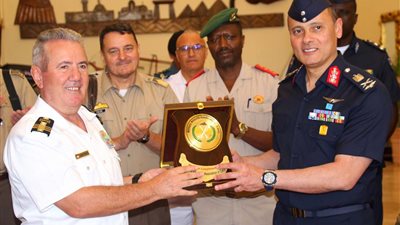 القوات المسلحة تنظم زيارة للملحقين العسكريين في عدد من المنشآت