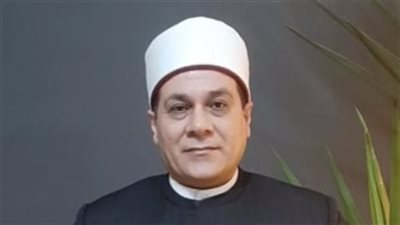 الشيخ مظهر شاهين ينجو من حادث سير مروع على طريق السويس (صور)