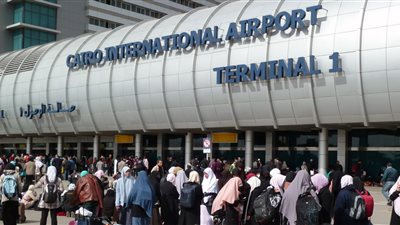  الحفني: المطارات المصرية استقبلت 700 طائرة بعد غلق المجالات الجوية المجاورة