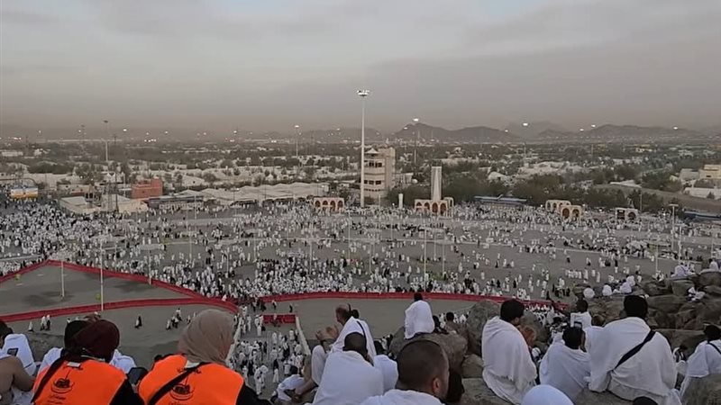 الحجيج على جبل عرفات