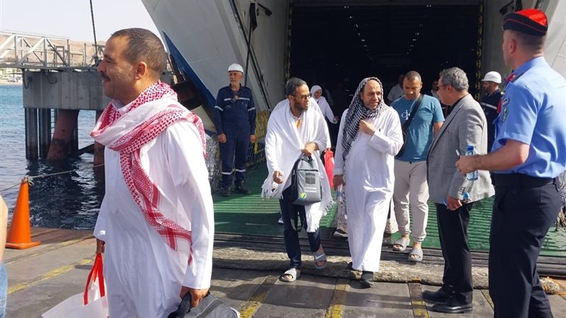 عودة حجاج الحج السياحي